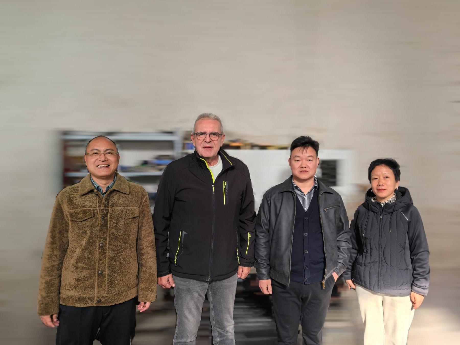 A renowned international sales expert Mr. Plag in the knife-sharpening field visited our company~