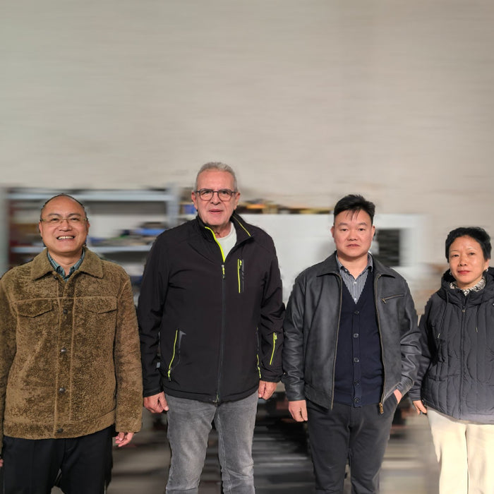 A renowned international sales expert Mr. Plag in the knife-sharpening field visited our company~