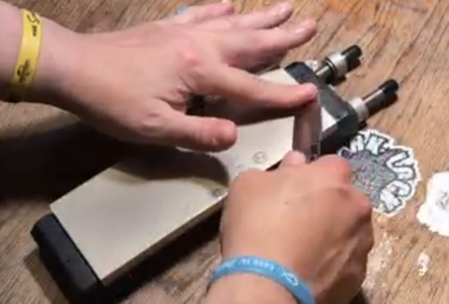 Demonstration video of our double-sided CBN sharpening stone 400&&1000 grit~